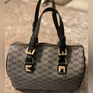 Michael Kors Grayson medium handbag.Clean inside and out in excellent condition.